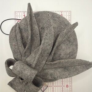 Chic Gray Felt Hat with Artistic Flair